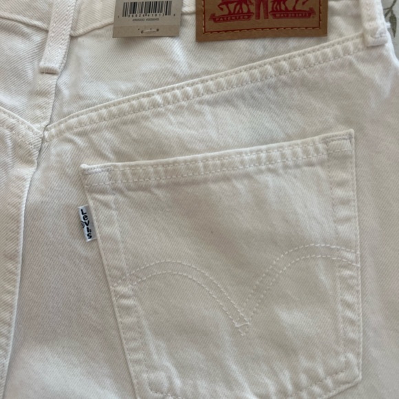 Levi’s high rise mom shorts - Picture 3 of 6